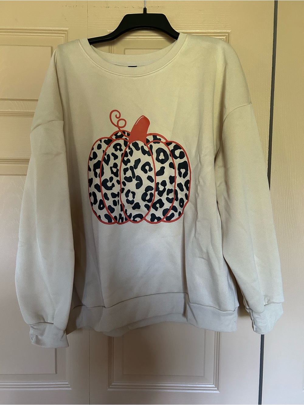 SHEIN Cream Pullover Sweatshirt with Orange & Black Leopard Pumpkin